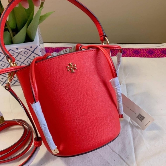 Tory Burch Handbags - NWT Tory Burch Emerson Mini Bucket Bag Crossbody Shoulder Bag